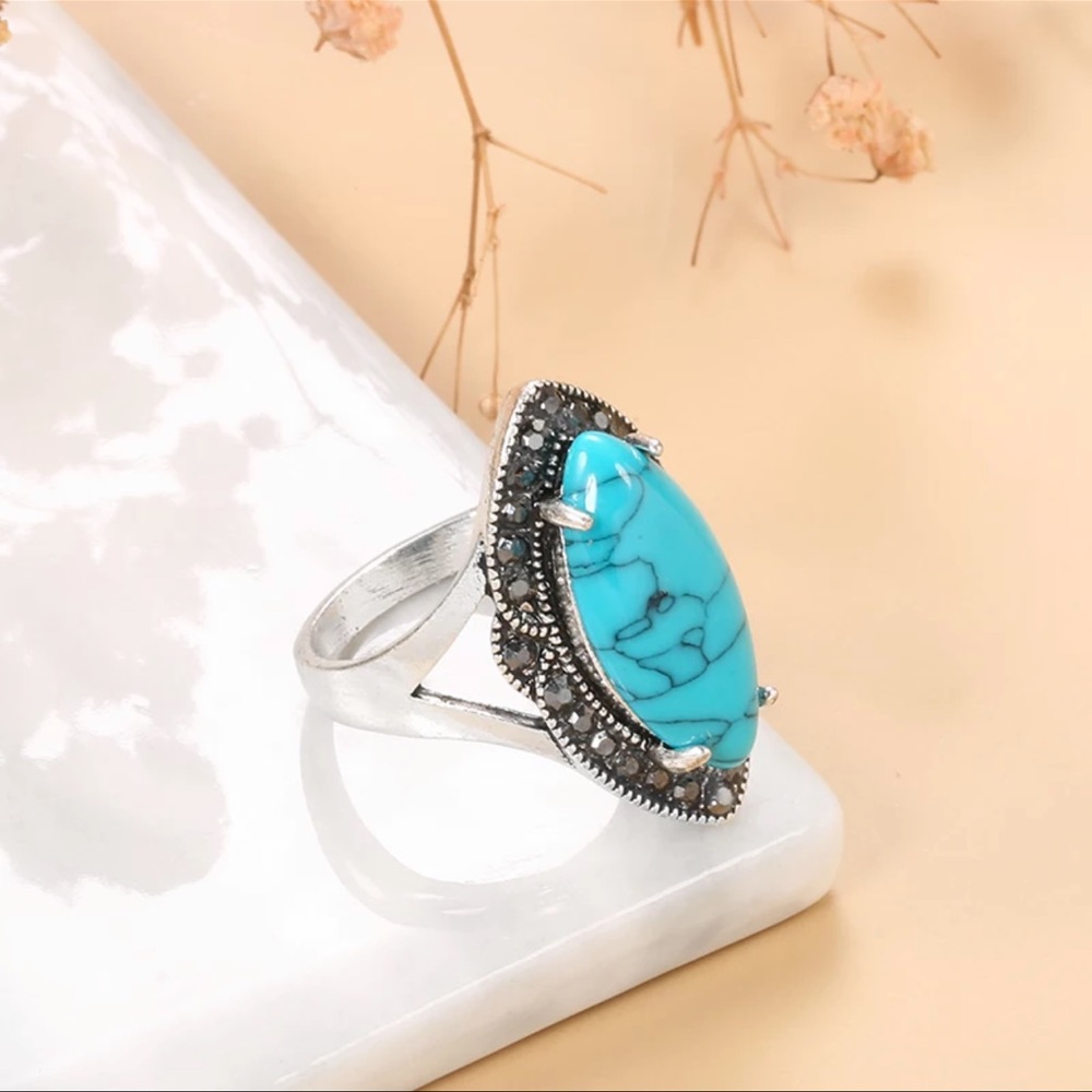 VINTAGE Women’s RING - Picture 3 of 9